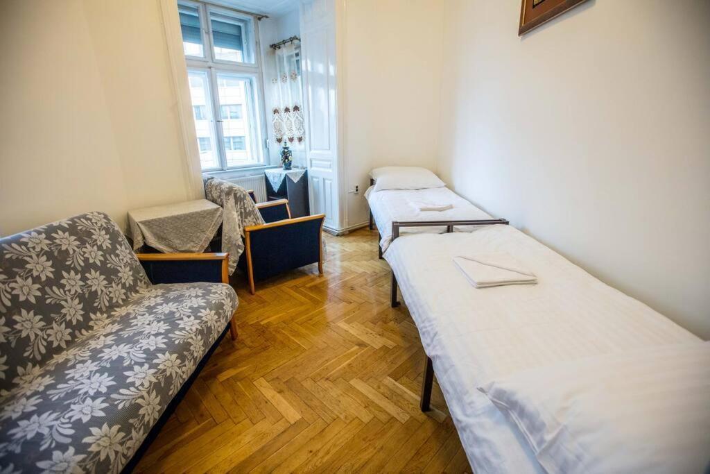 Center Apartment 5 Private Room For 19 People Budapest Luaran gambar